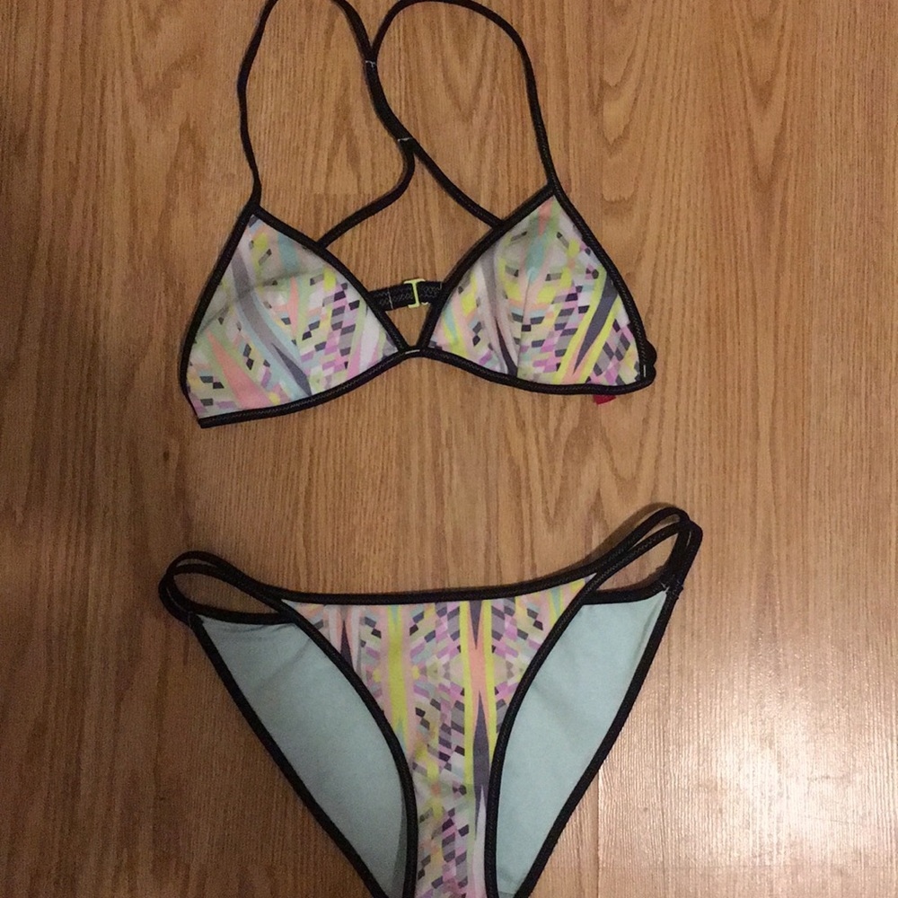 Victoria’s Secret sporty bikini